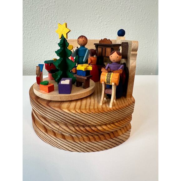 Wind-up Christmas Music Box by Graupner Holzminiaturen in Crottendorf-Erzgebirge - Picture 3 of 11